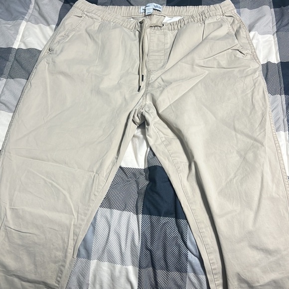 Large old navy draw string khaki pants. Worn once - Picture 2 of 4